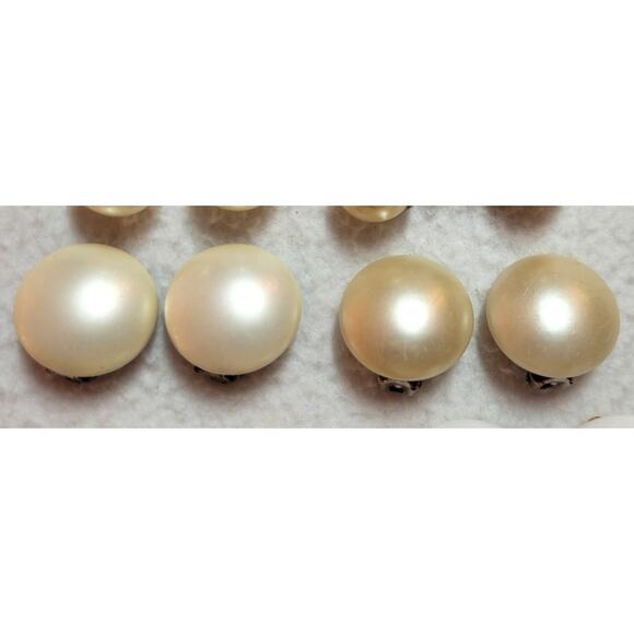 Vintage Clip On Earrings Lot White Cream Button Cluster Signed Laguna Richelieu - Picture 5 of 6